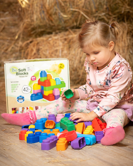Child playing with soft sensory blocks Cyprus αισθητηριακό παιχνίδι παιδί